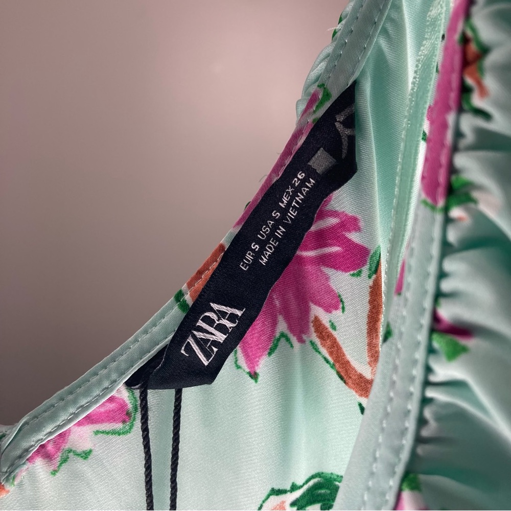 ZARA Ruffle V Neck Floral - Picture 4 of 4